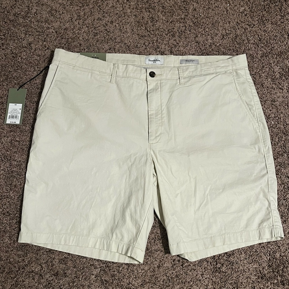 Men’s Goodfellow light cream shorts never been worn with tags